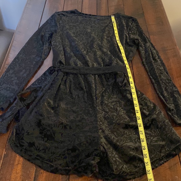 Saylor Velvet Romper - Picture 9 of 12